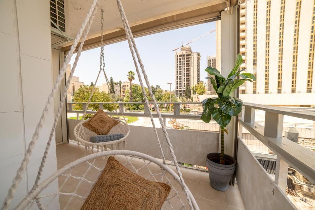 Art Apartment In Mamila - Art & View Jerusalem Eksteriør billede